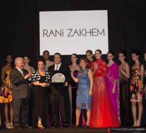 s-1252_q_dc-rani_zakhem_entoure9_de_ses_mannequins_et_de_nick_ra_-hhal-nayla-moawad-et-nadia-abou-rizk